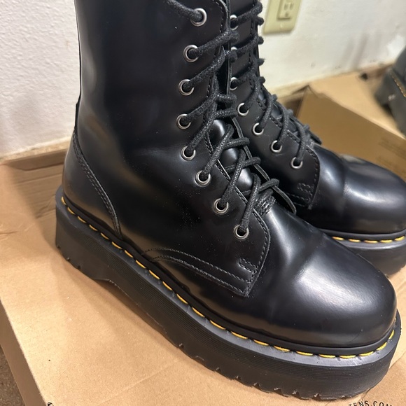 Dr. Martens Jadon Boot Smooth Leather Platforms - Picture 7 of 8